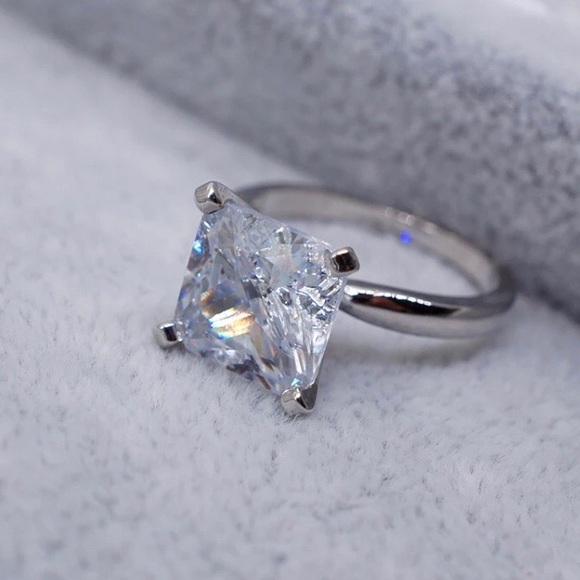 5.0 CT PRINCESS CUT DIAMOND STERLING SILVER RING - Picture 3 of 5